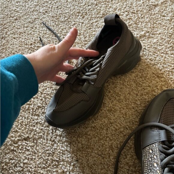 Shoes - Picture 6 of 13